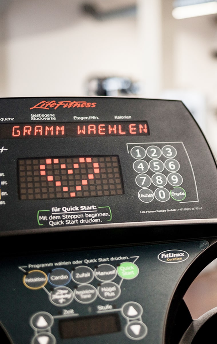 Cardio-Trainingsgerät mit Nahaufnahme des Displays